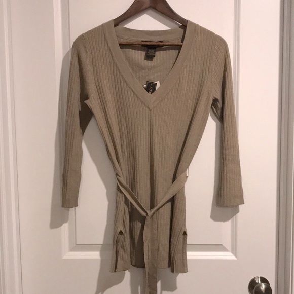 Linda Matthews Sweaters - Ribbed V-Neck Belted Tunic Sweater